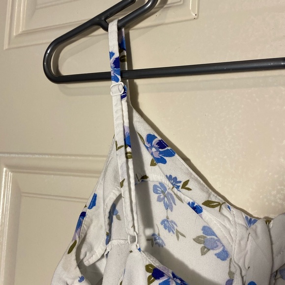 White and Blue Floral Blouse - Picture 4 of 4